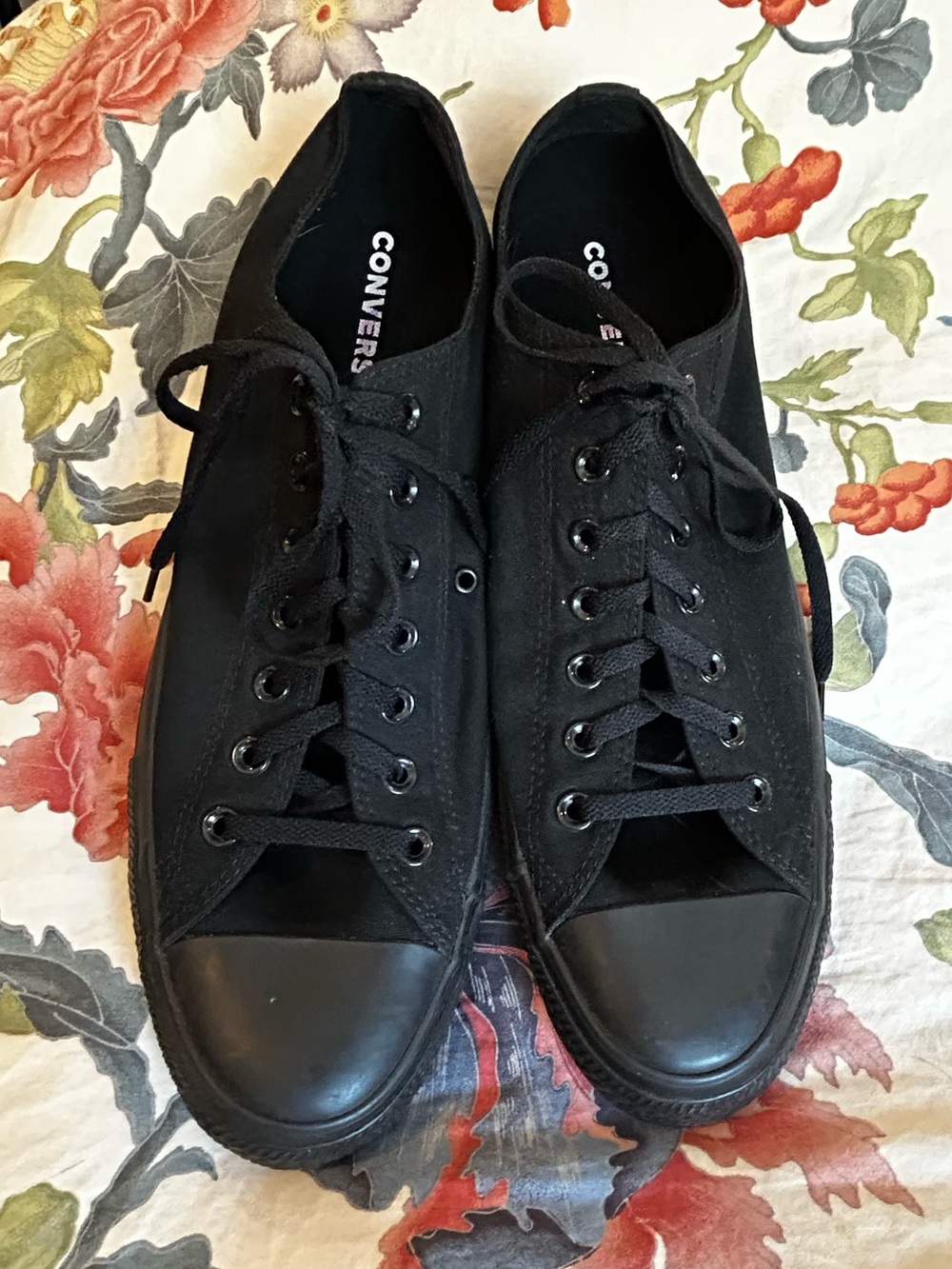 Converse All Black Classic Low Tops